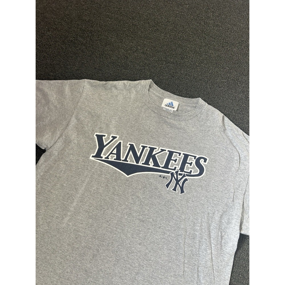 Vintage Yankees Adidas T-Shirt Gray Mens Size XL 2002 Y2K MLB Sports Baseball